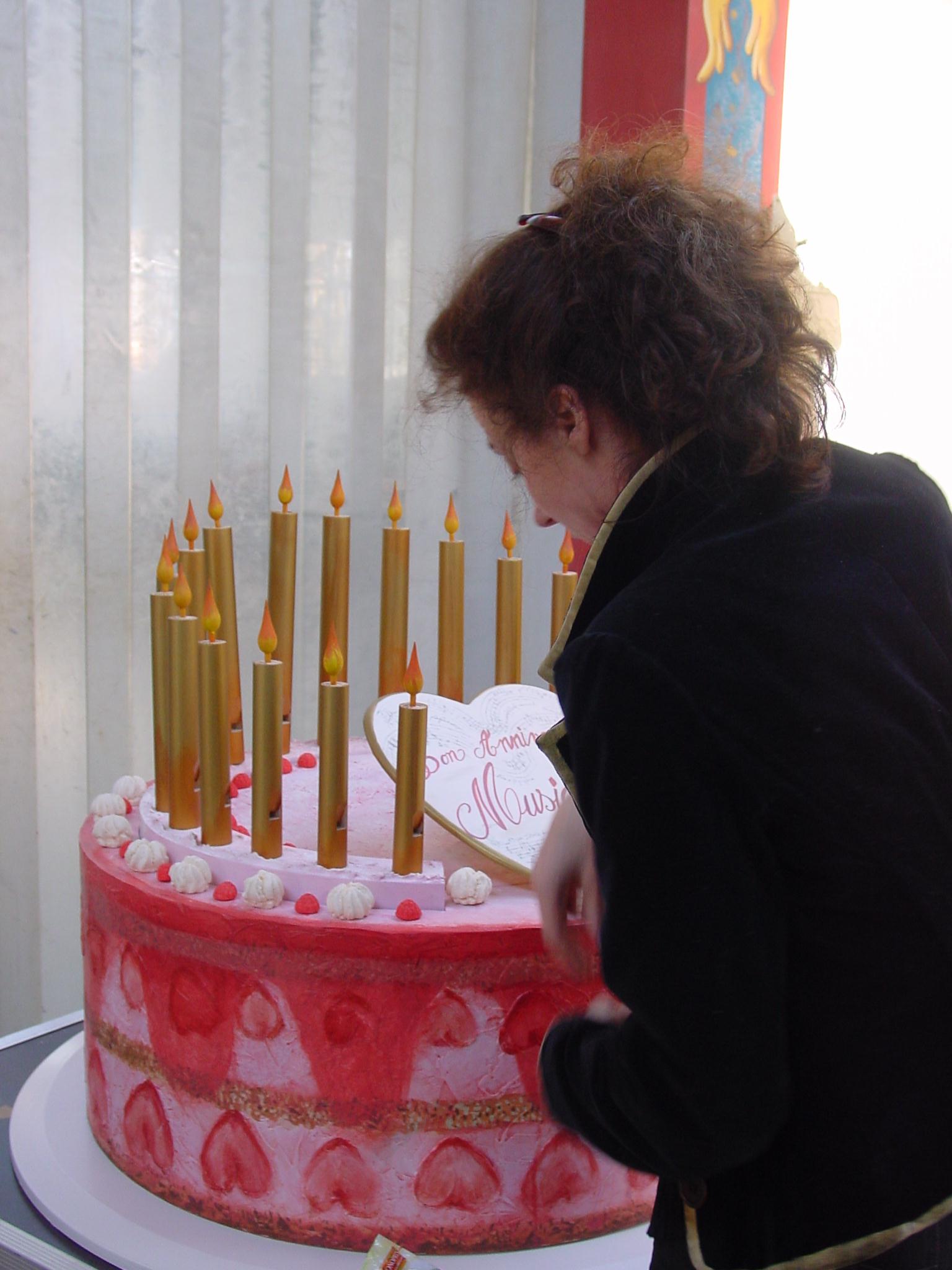 Eve prpare le gateau